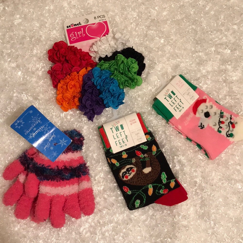 NWT Kids mittens, socks, and scrunchies